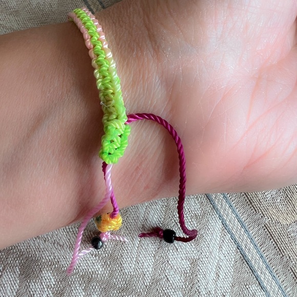 Egyptian scarab stone bracelet. Made with gorgeous yellow and green thread - Picture 2 of 5